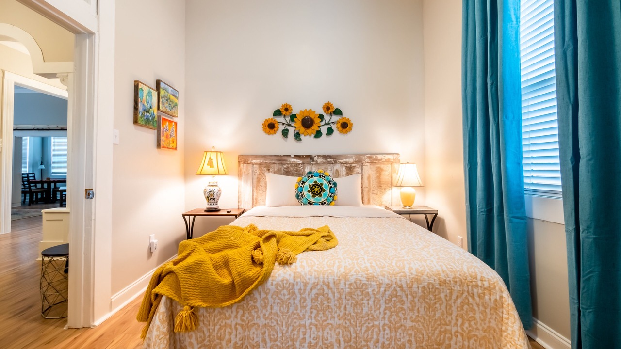 Photo of Bedroom in Historic Garderns
