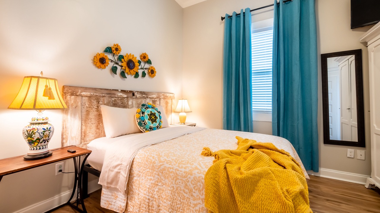 Photo of Bedroom in Historic Garderns