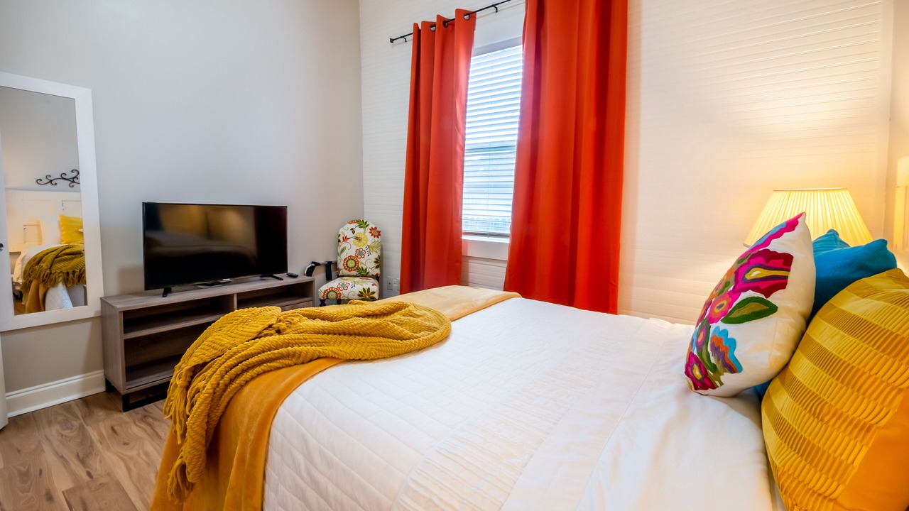 Photo of Bedroom in Historic Garderns