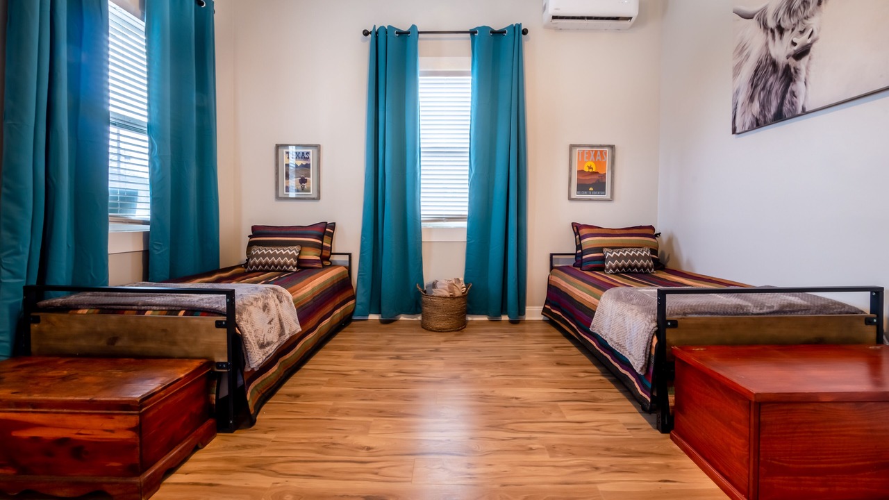 Photo of Bedroom in Historic Garderns