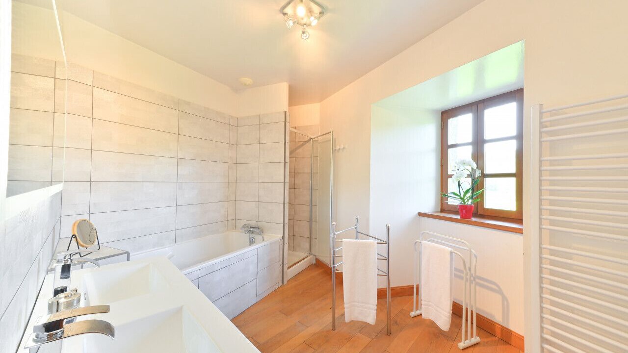 Photo of Bathroom in Leynhac