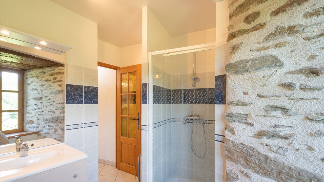 Photo of Bathroom in Leynhac