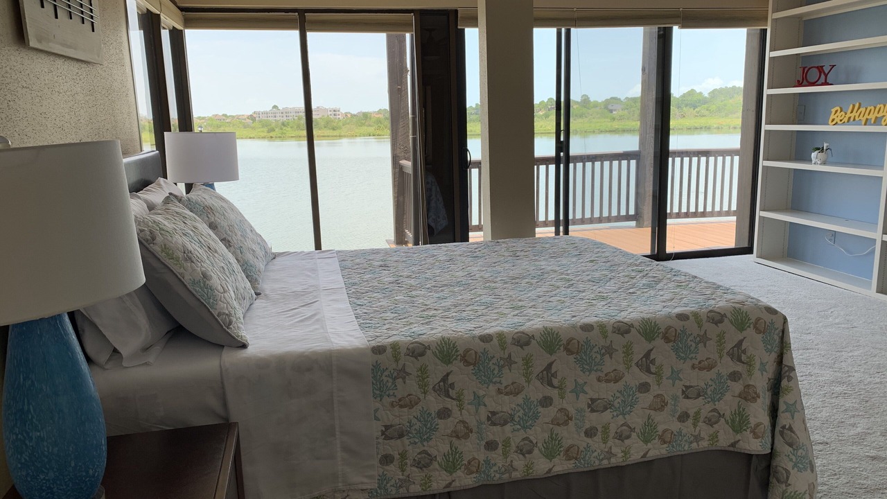 Photo of Bedroom in Nassau Bay