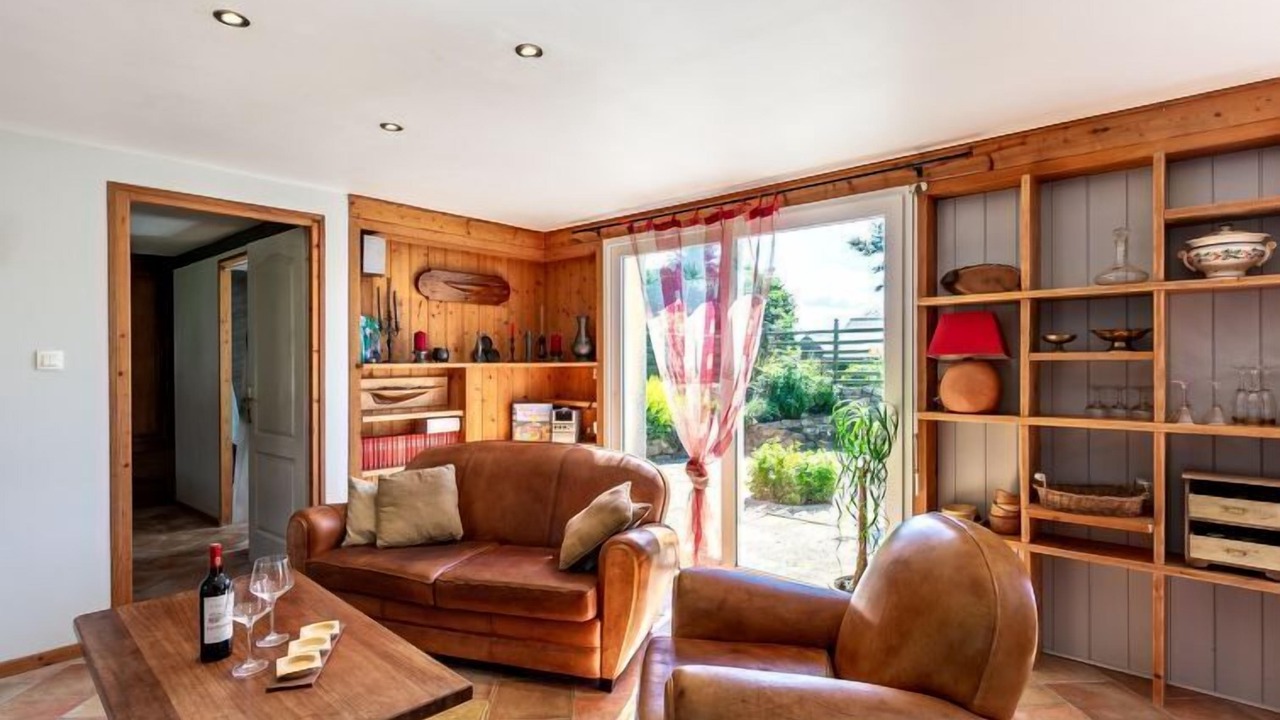 Photo of Livingroom in Coat-Meal