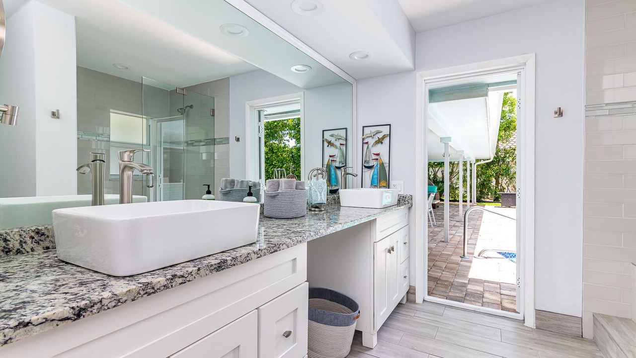 Photo of Bathroom in Tropic Isle