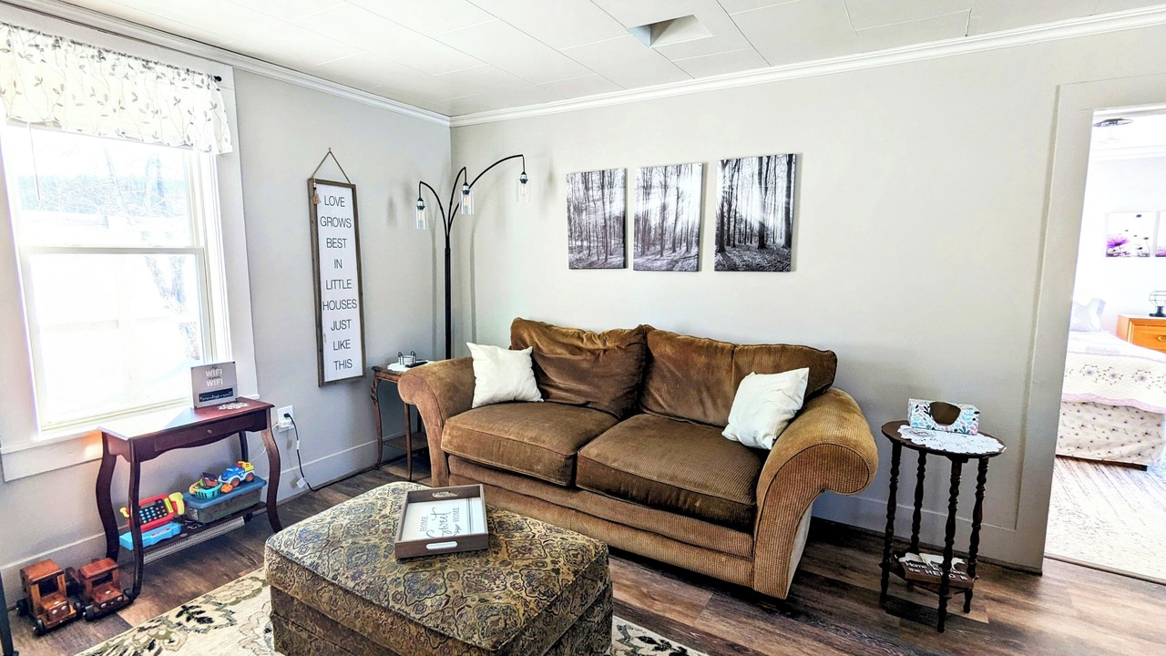 Photo of Livingroom in Rogers City