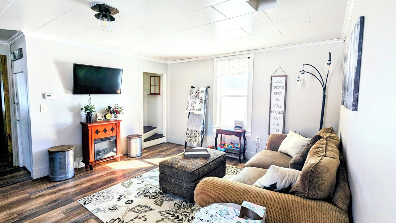 Photo of Livingroom in Rogers City