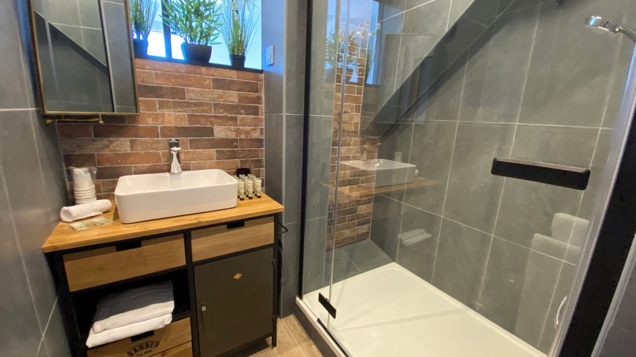 Photo of Bathroom in Gare