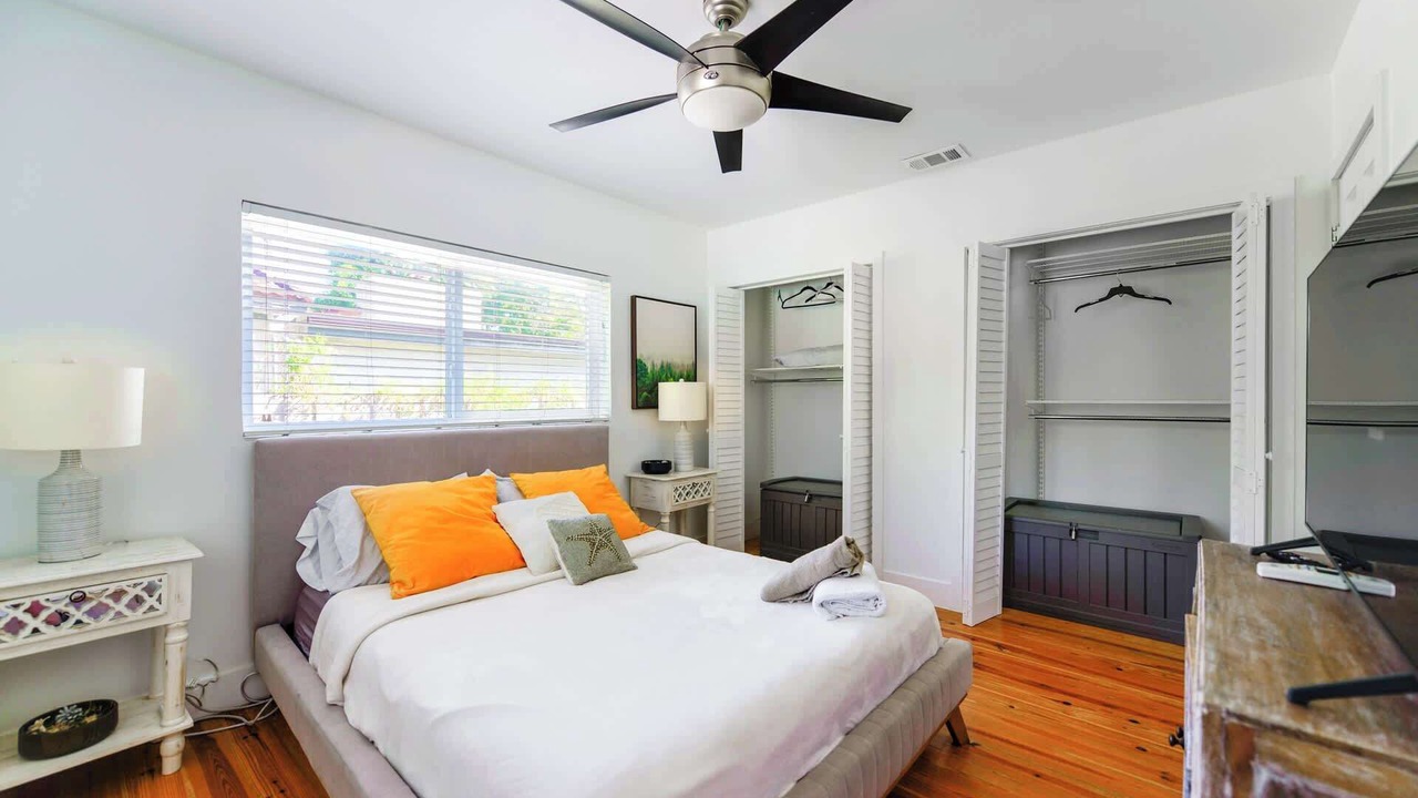 Photo of Bedroom in Ludlam
