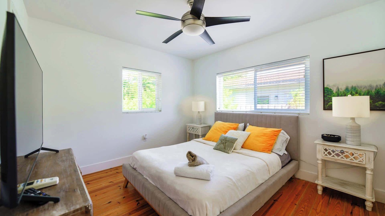 Photo of Bedroom in Ludlam