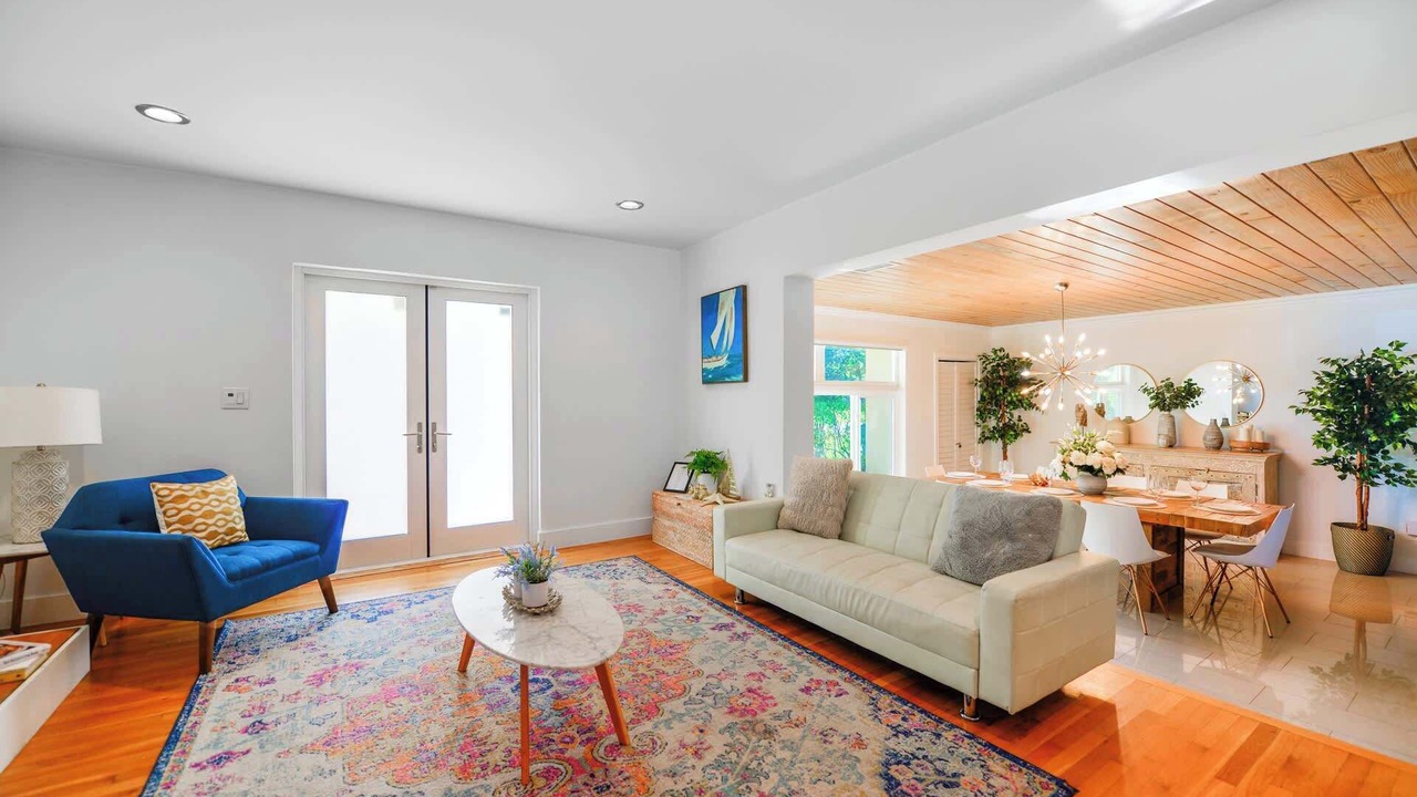 Photo of Livingroom in Ludlam