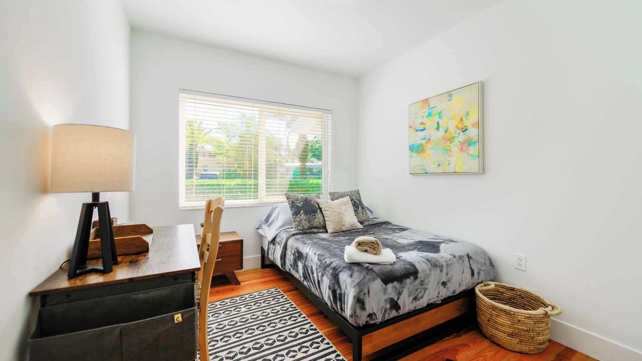 Photo of Bedroom in Ludlam
