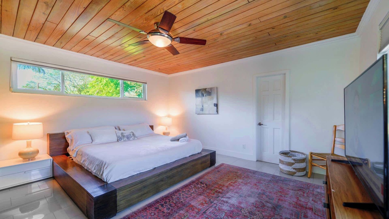 Photo of Bedroom in Ludlam