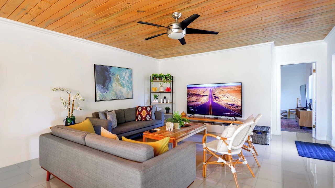 Photo of Livingroom in Ludlam