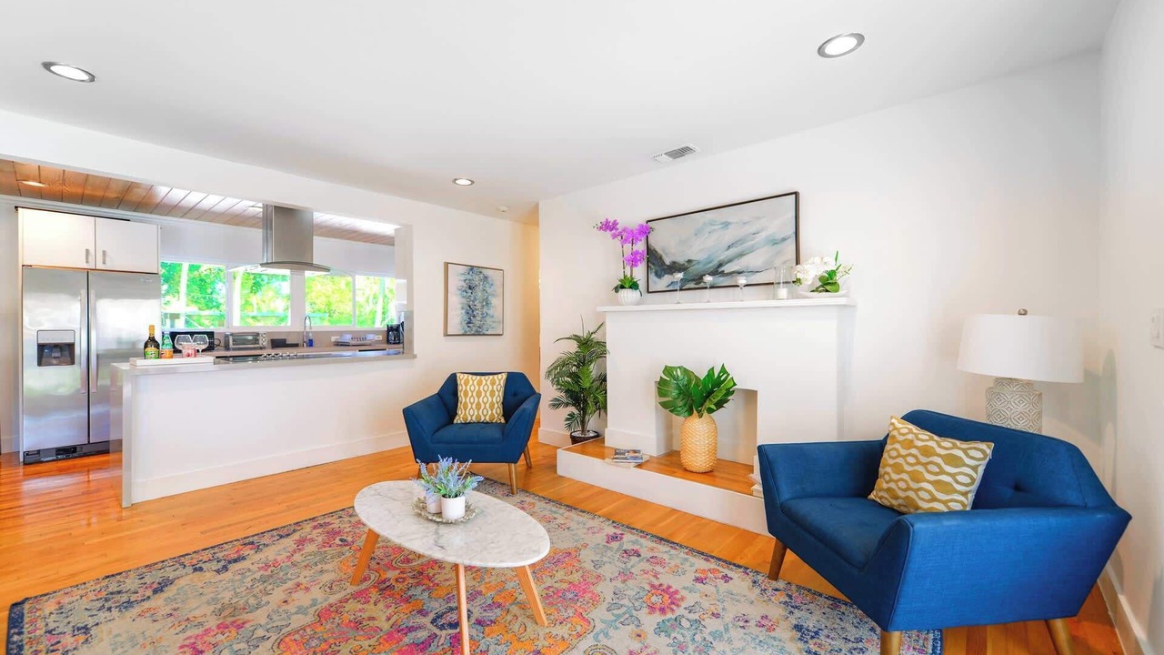 Photo of Livingroom in Ludlam