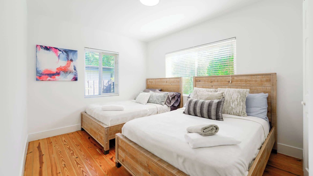 Photo of Bedroom in Ludlam