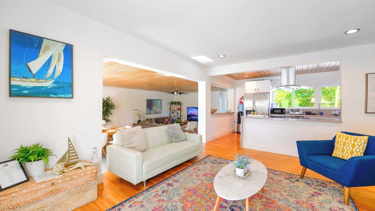 Photo of Livingroom in Ludlam