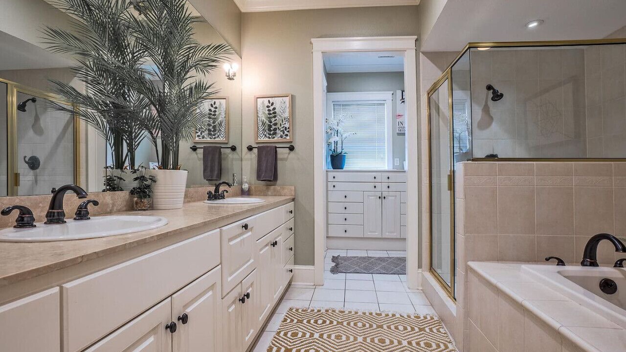 Photo of Bathroom in Uptown