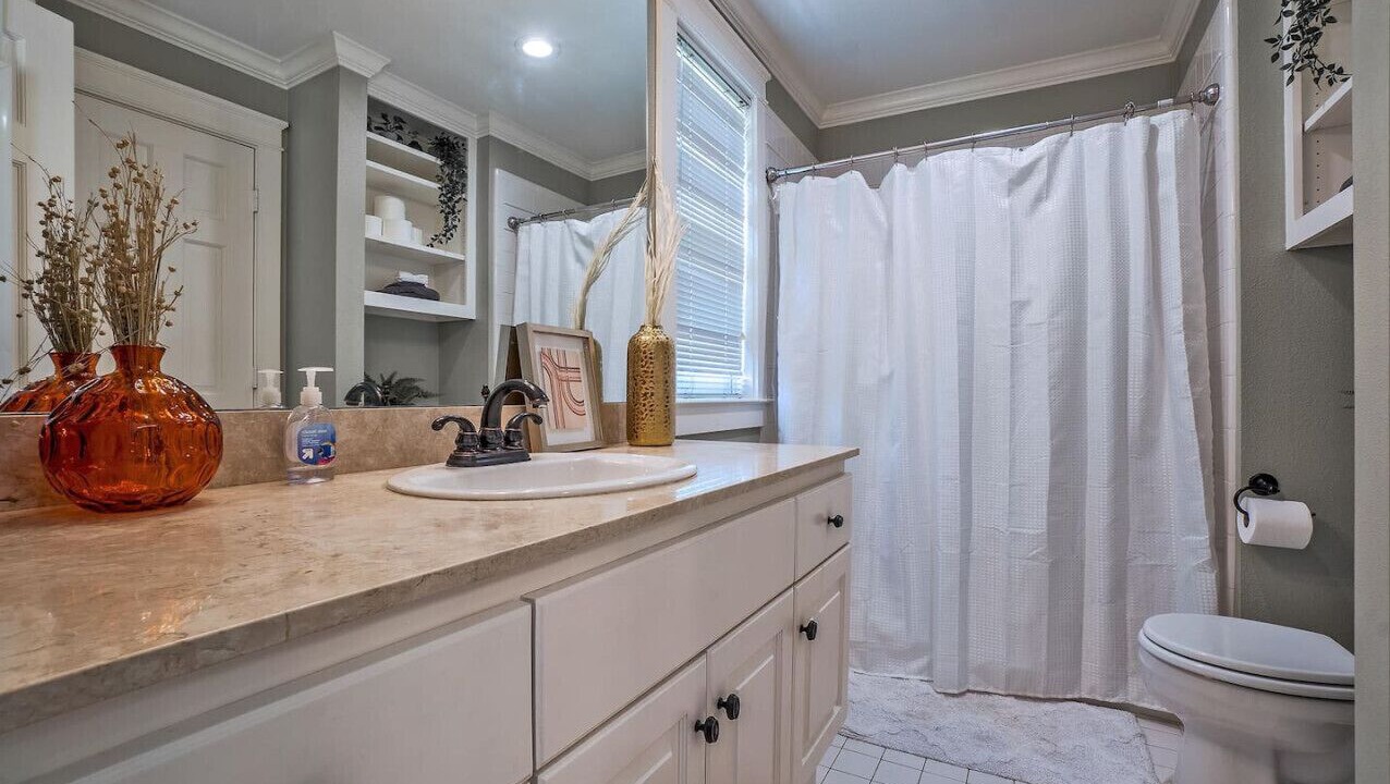 Photo of Bathroom in Uptown