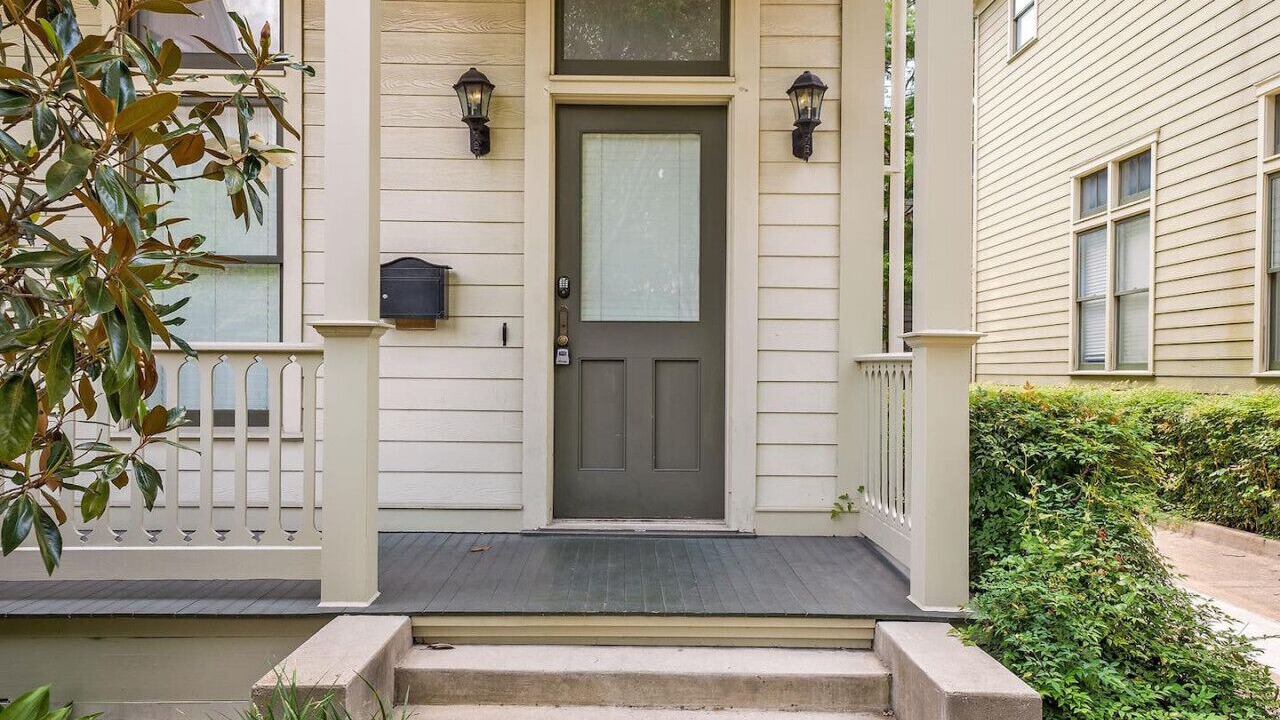 Photo of Outdoor in Uptown