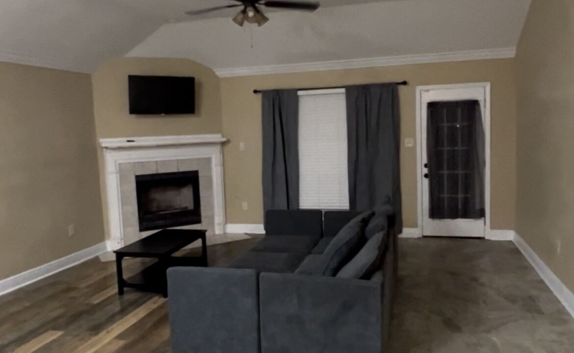 Photo of Livingroom in LaPlace