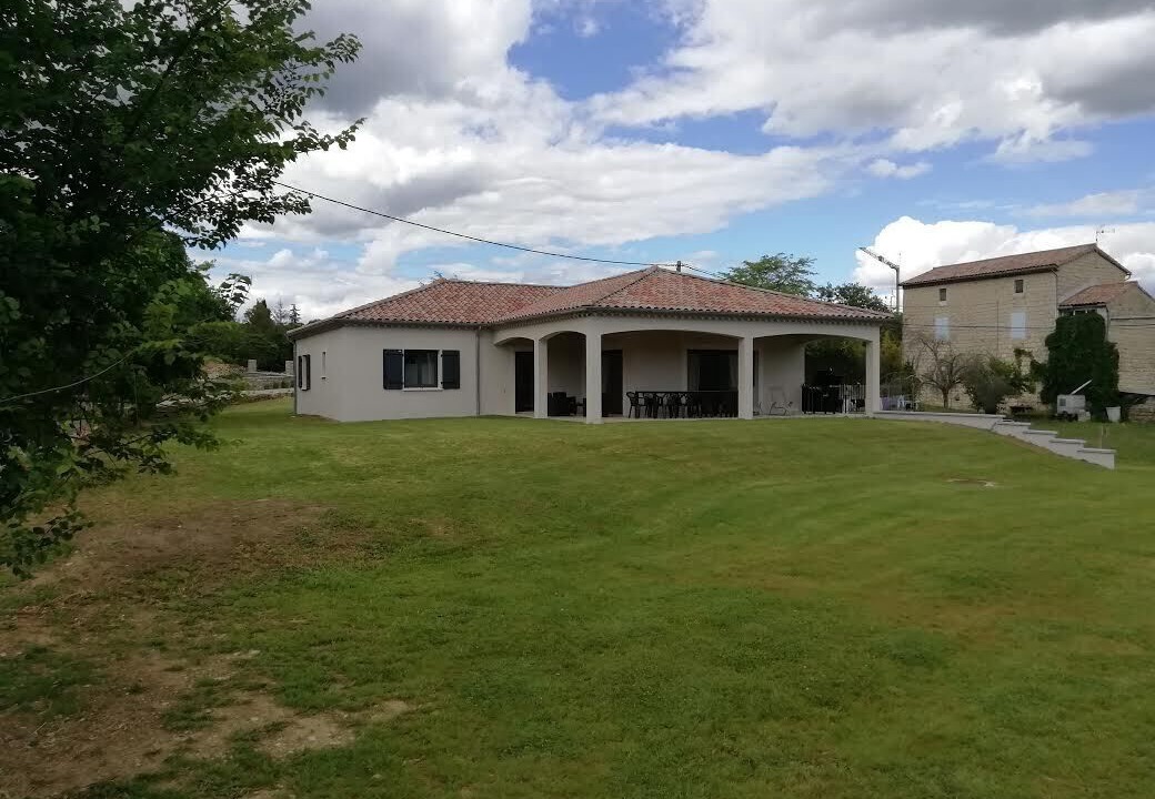 Photo of Outdoor in Banne