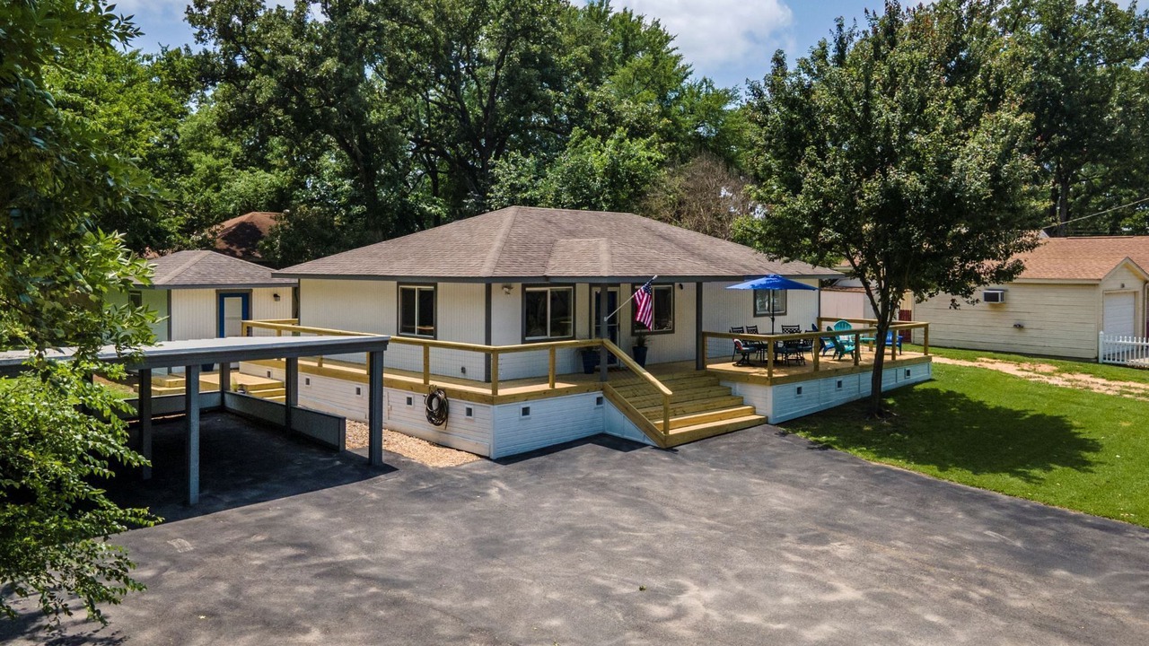 Photo of Outdoor in Carolyn Estates