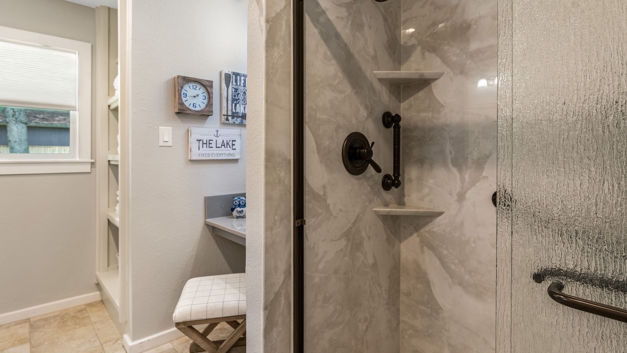 Photo of Bathroom in Carolyn Estates