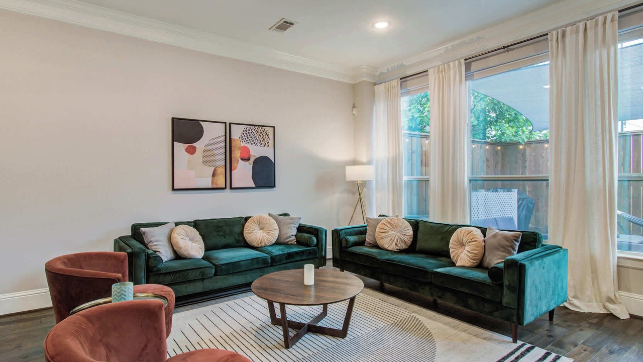 Photo of Livingroom in Washington Ave./ Memorial Park