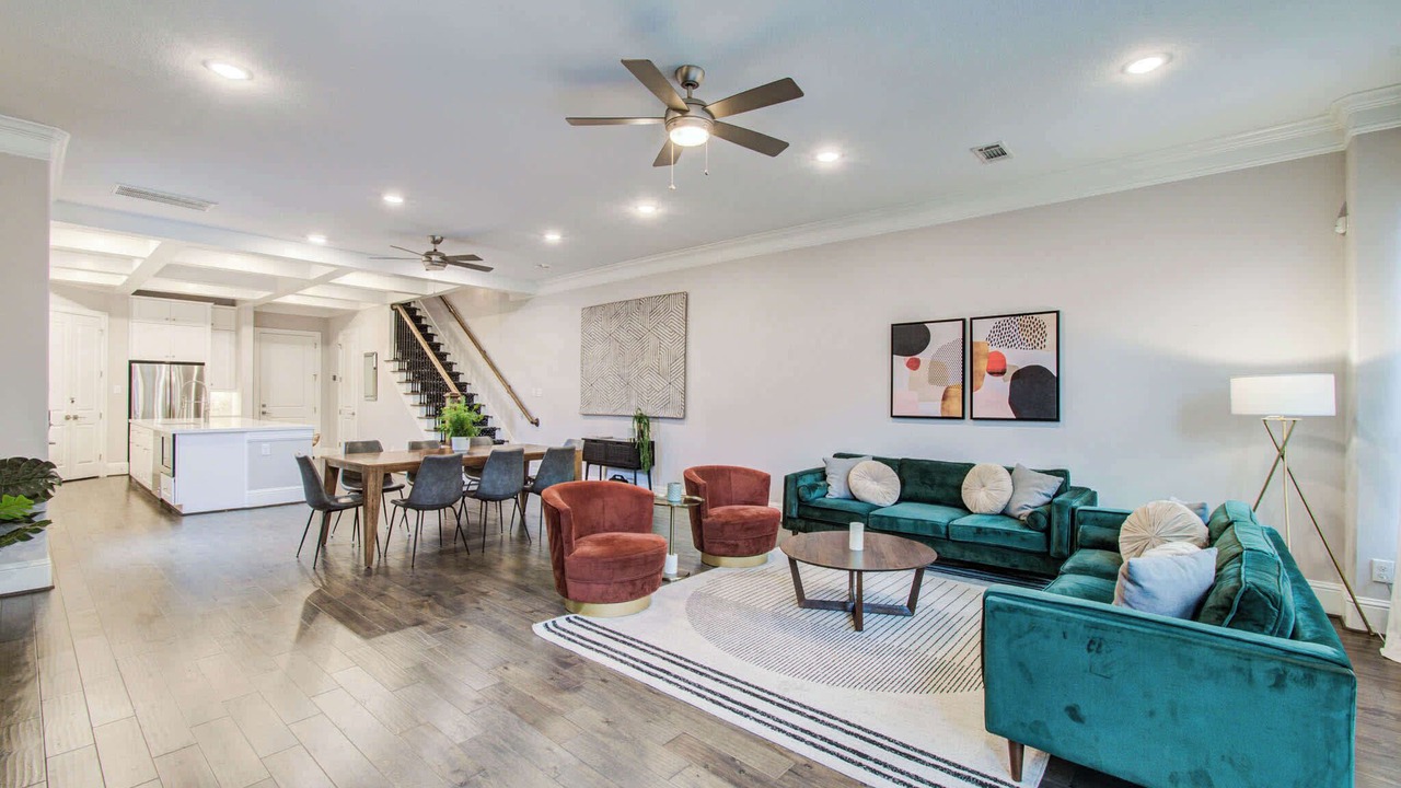 Photo of Livingroom in Washington Ave./ Memorial Park