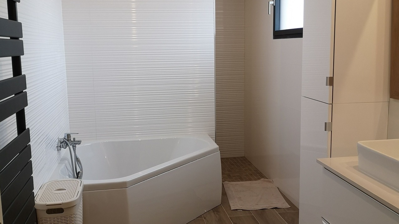 Photo of Bathroom in Saint-Genis