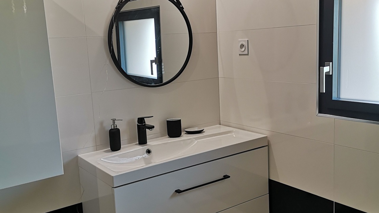 Photo of Bathroom in Saint-Genis