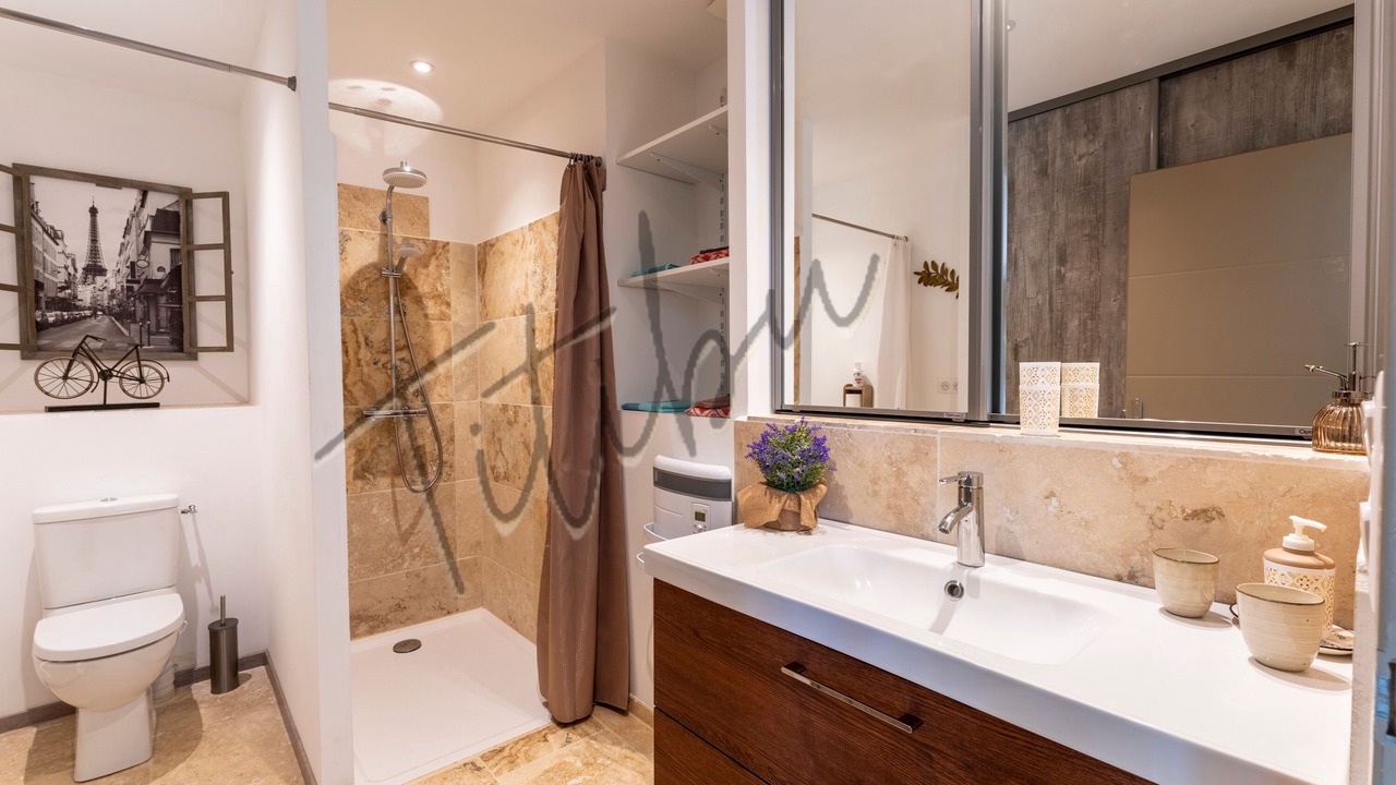 Photo of Bathroom in Saint-Paulet-de-Caisson