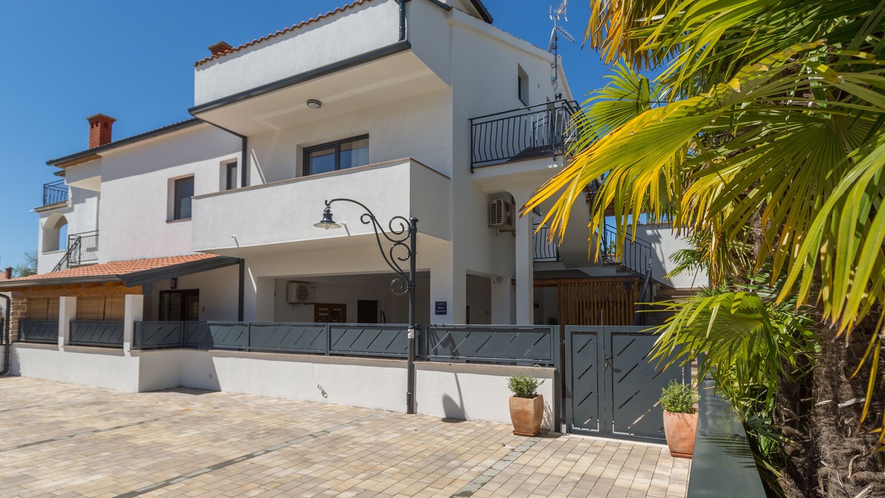 Photo of Outdoor in Spadici