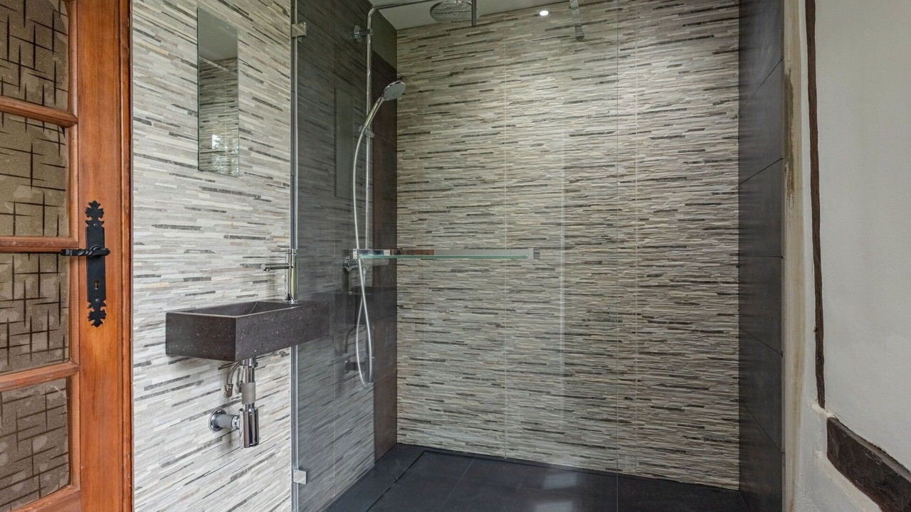 Photo of Bathroom in Saint-Georges-du-Mesnil