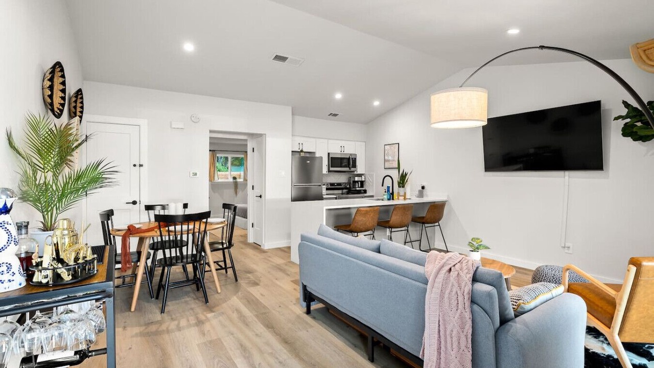 Photo of Livingroom in Barton Hills