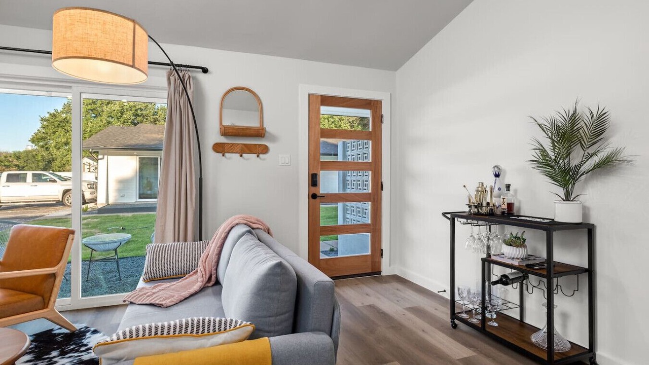 Photo of Livingroom in Barton Hills