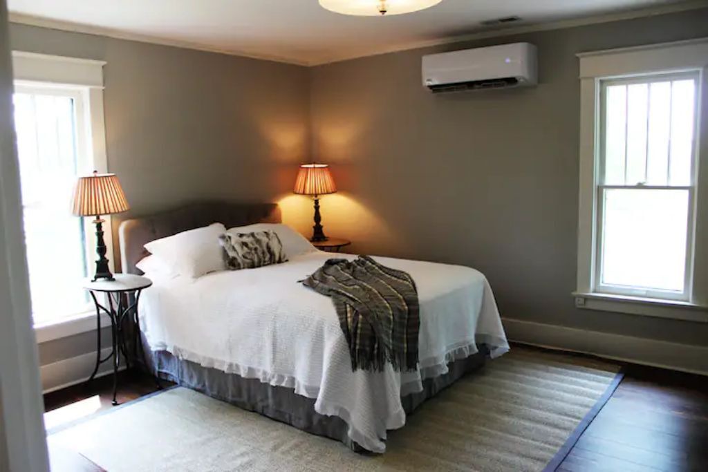 Photo of Bedroom in Winterset