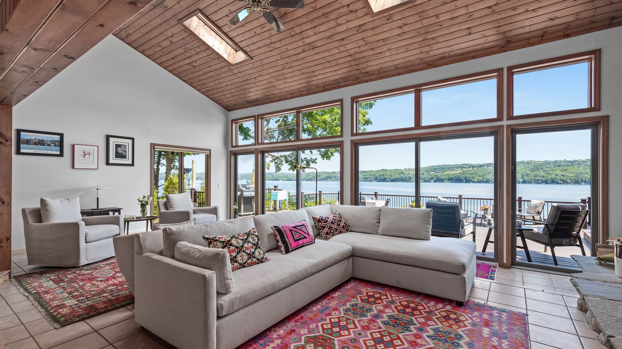 Photo of Livingroom in Skaneateles