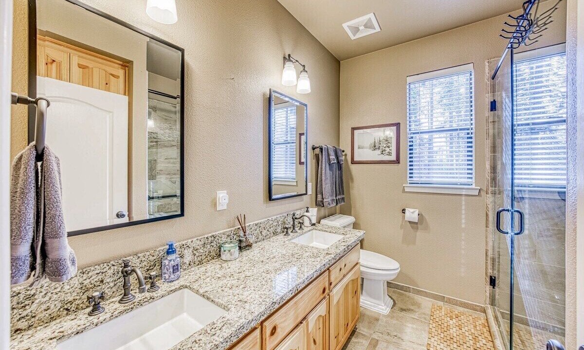 Photo of Bathroom in Dogwood Mountain