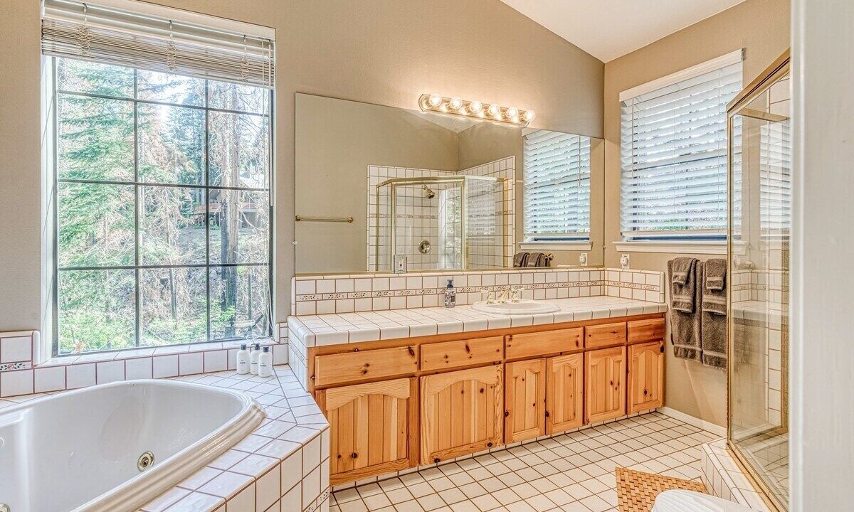 Photo of Bathroom in Dogwood Mountain