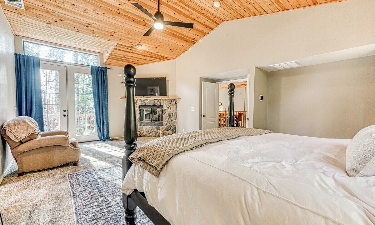 Photo of Bedroom in Dogwood Mountain