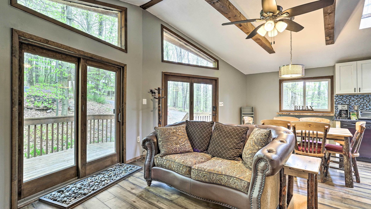 Photo of Livingroom in Locust Lake Village