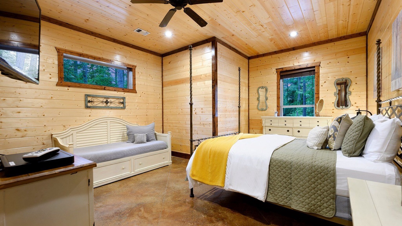 Photo of Bedroom in Hochatown