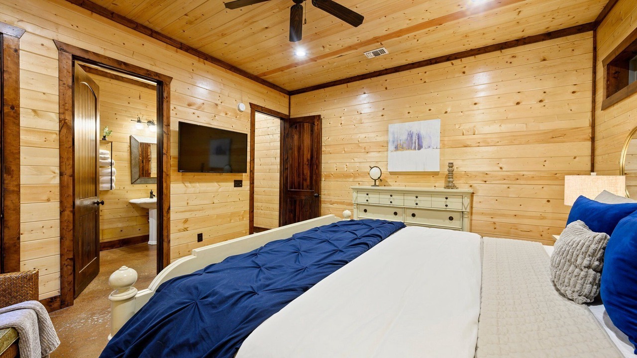 Photo of Bedroom in Hochatown