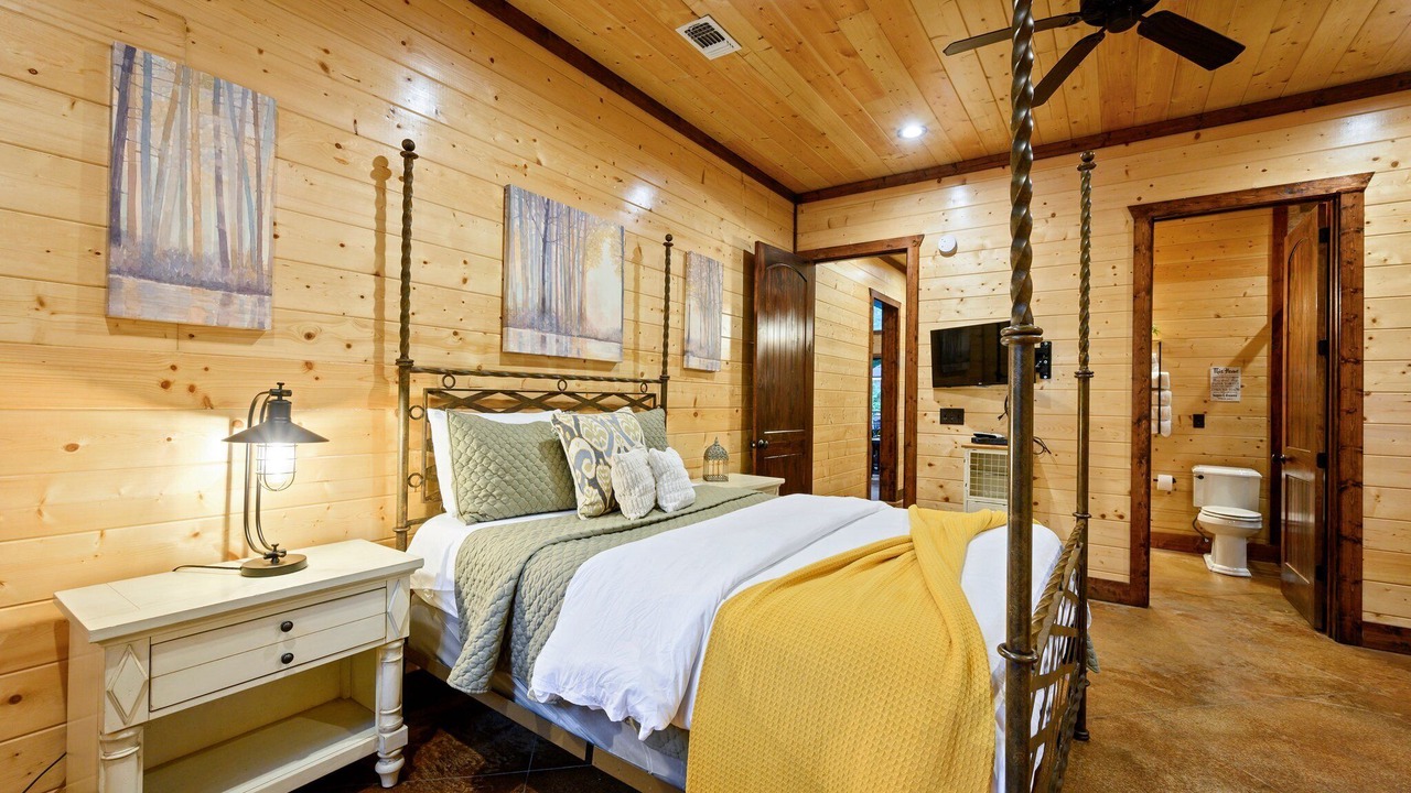Photo of Bedroom in Hochatown