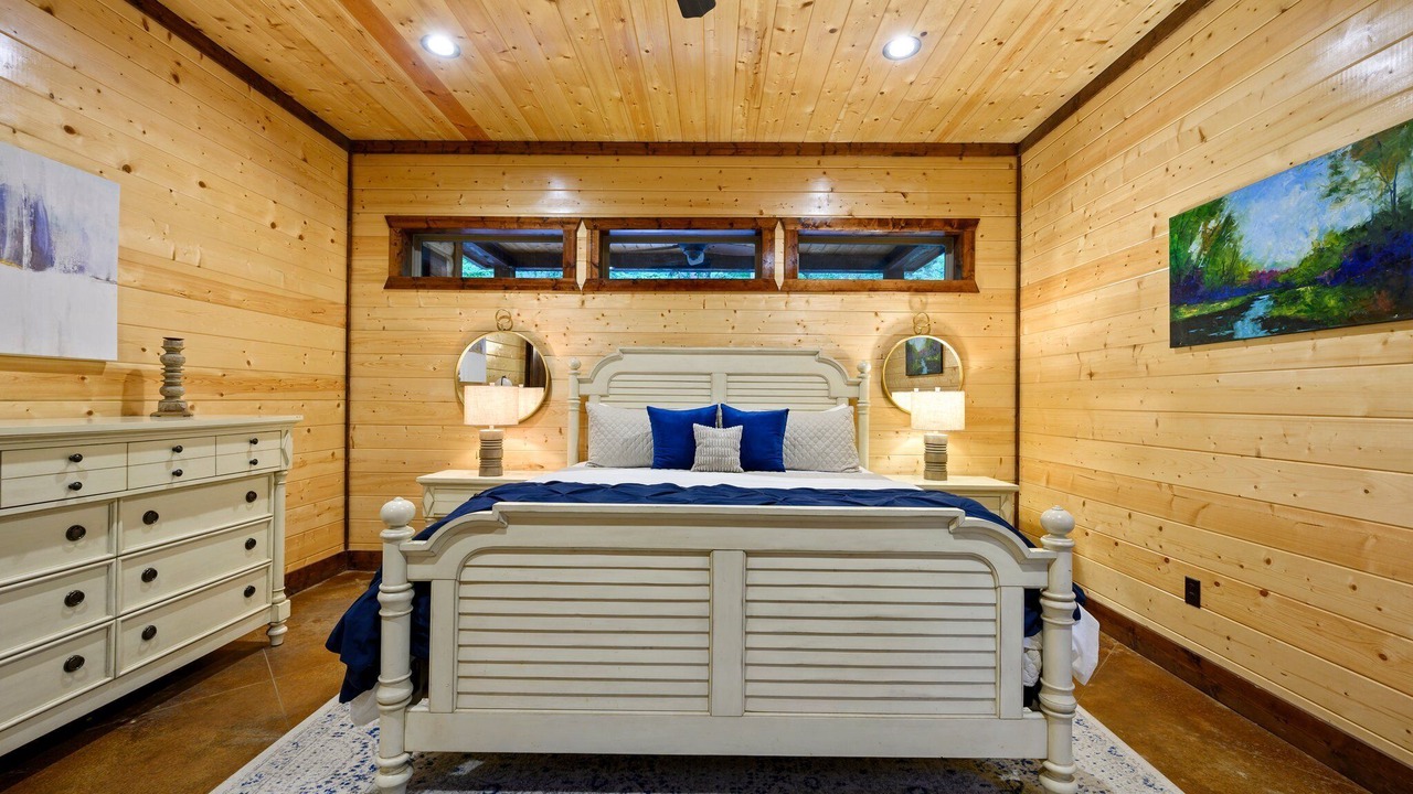 Photo of Bedroom in Hochatown