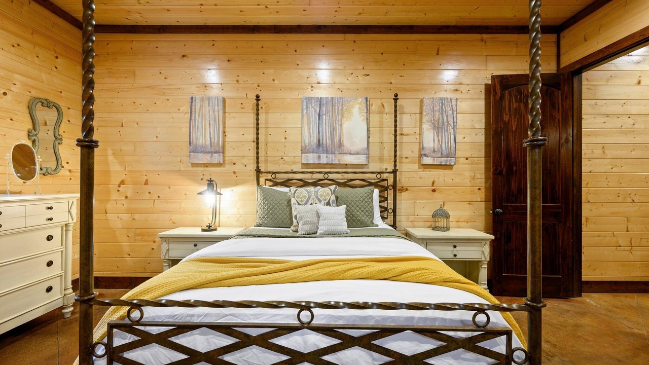 Photo of Bedroom in Hochatown