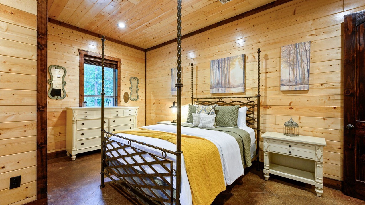 Photo of Bedroom in Hochatown