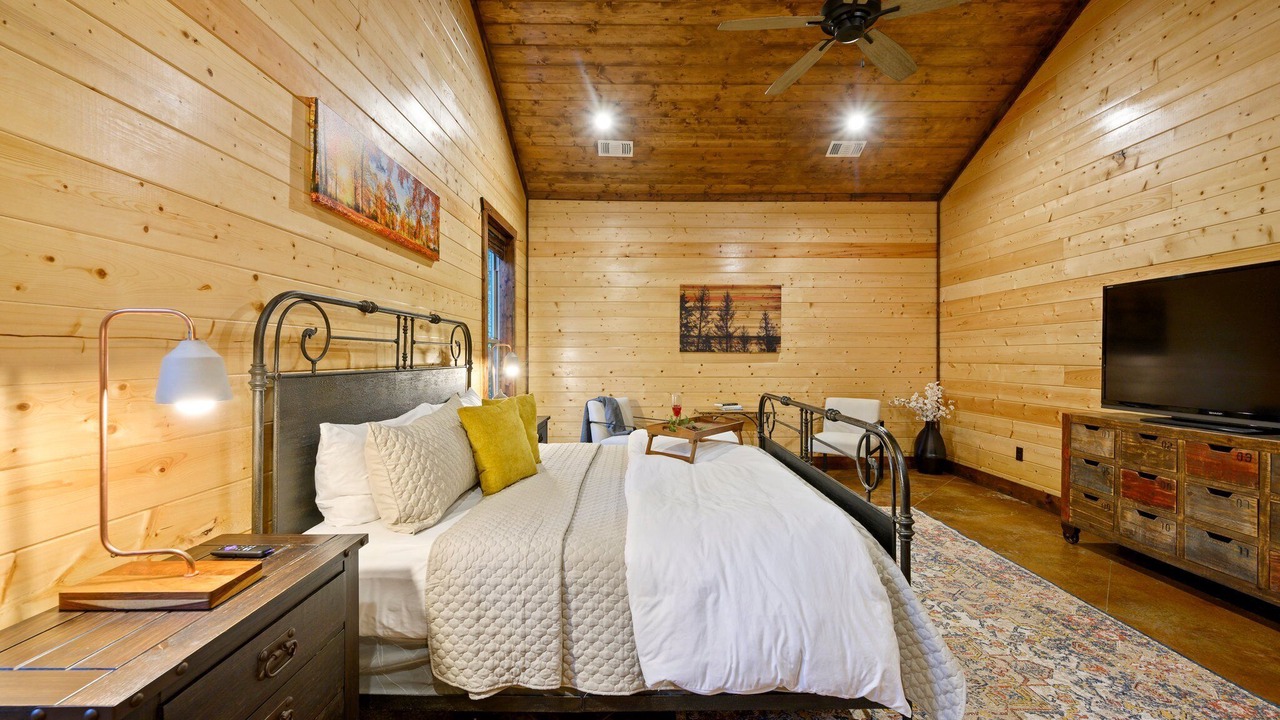 Photo of Bedroom in Hochatown